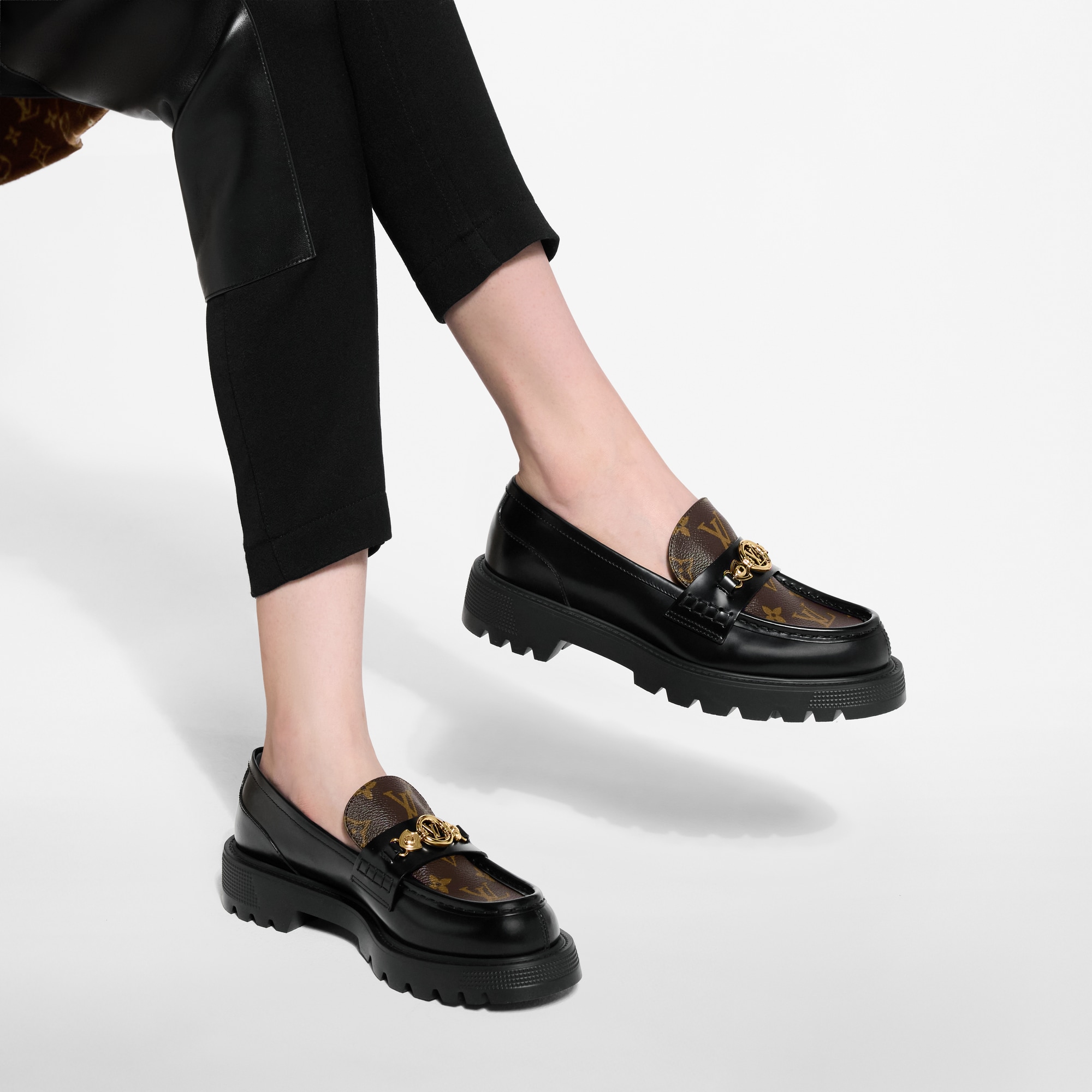 District Flat Loafer - Shoes 1AJKE7 | LOUIS VUITTON
